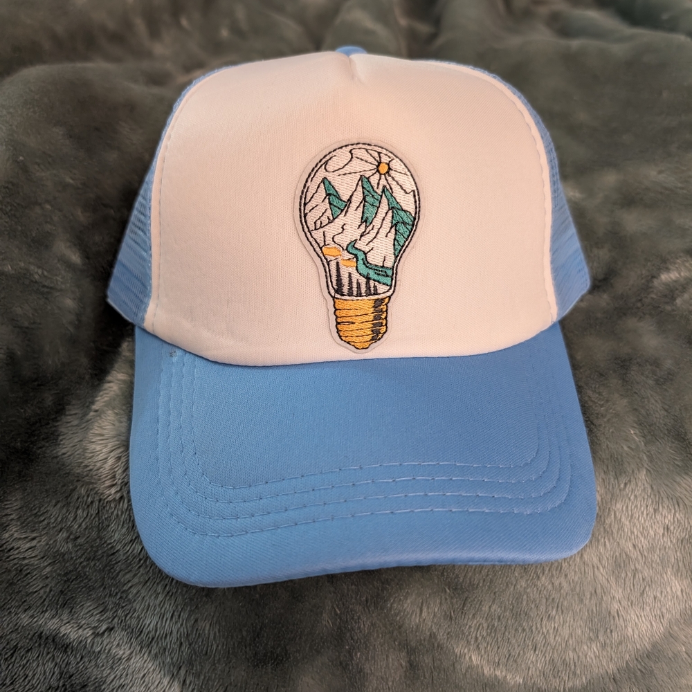 💐Blue and White Trucker Hat with Mountain Patch